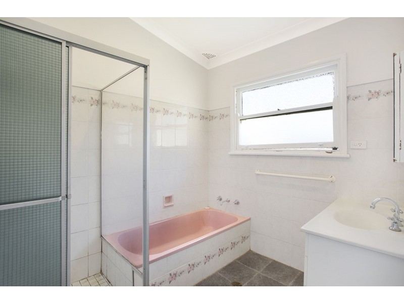 47 Albatross Road, Berkeley Vale NSW 2261