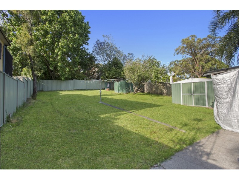 47 Albatross Road, Berkeley Vale NSW 2261