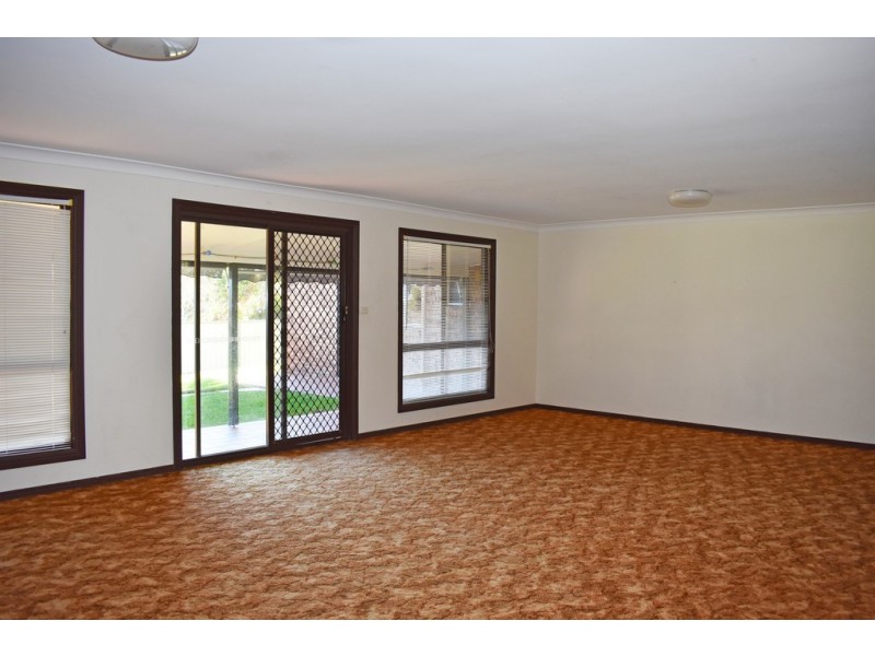 10 Caloola Close, Bateau Bay NSW 2261