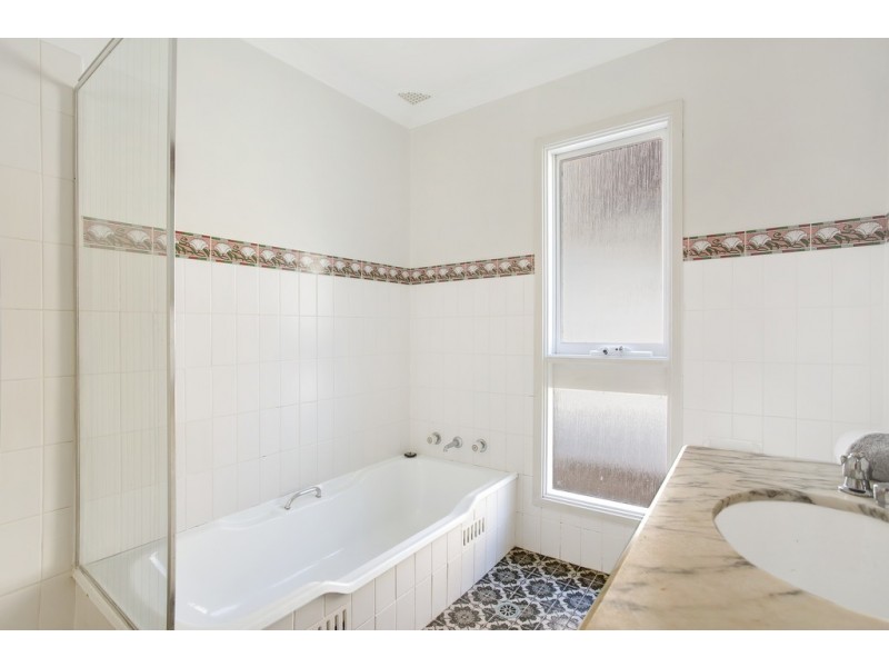 36 Curzon Avenue, Bateau Bay NSW 2261