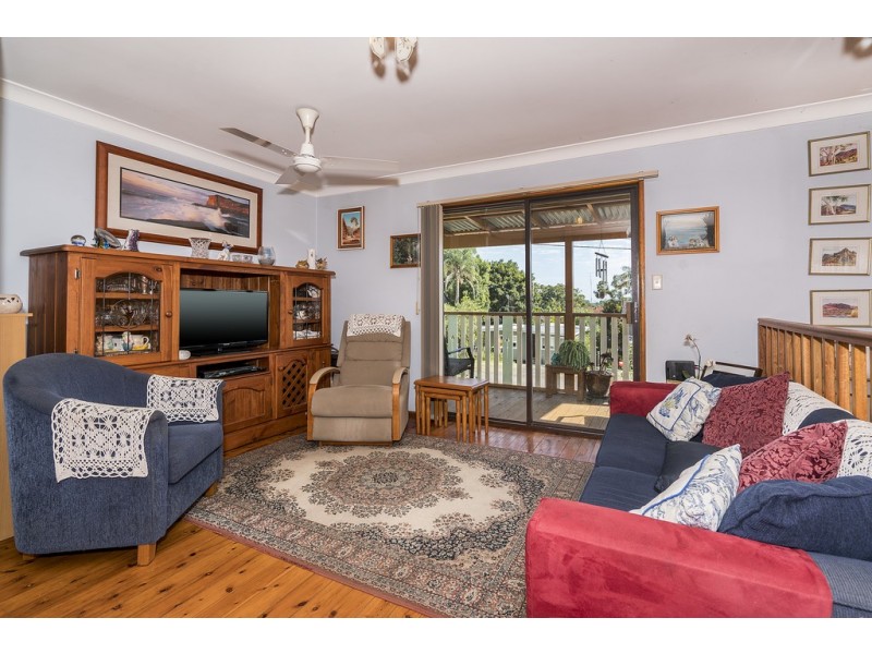 24 Roger Crescent, Berkeley Vale NSW 2261