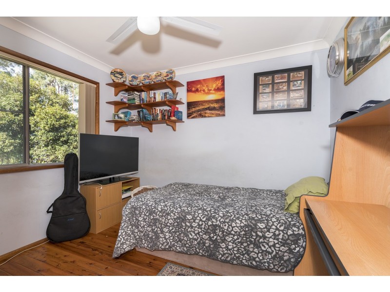 24 Roger Crescent, Berkeley Vale NSW 2261