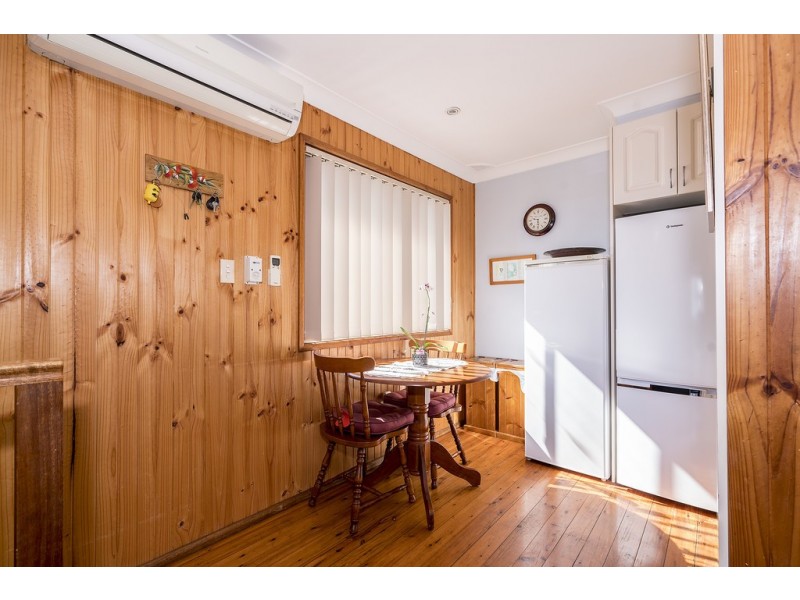 24 Roger Crescent, Berkeley Vale NSW 2261