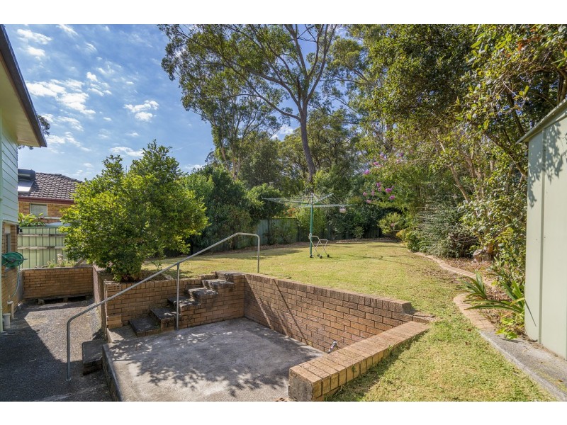 24 Roger Crescent, Berkeley Vale NSW 2261