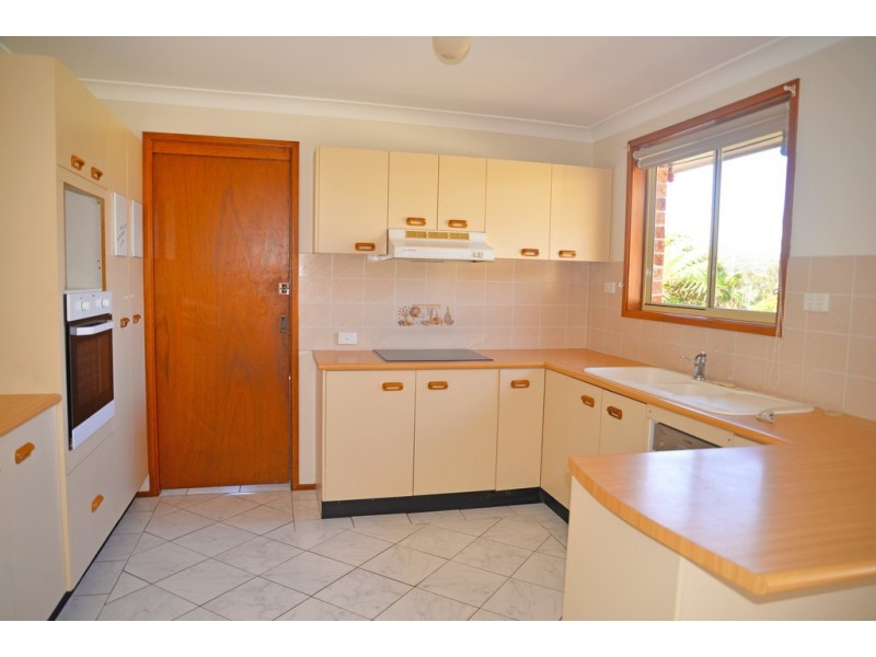 243 Cresthaven Avenue, Bateau Bay NSW 2261