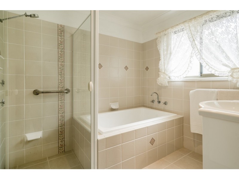 26 Jeannie Crescent, Berkeley Vale NSW 2261