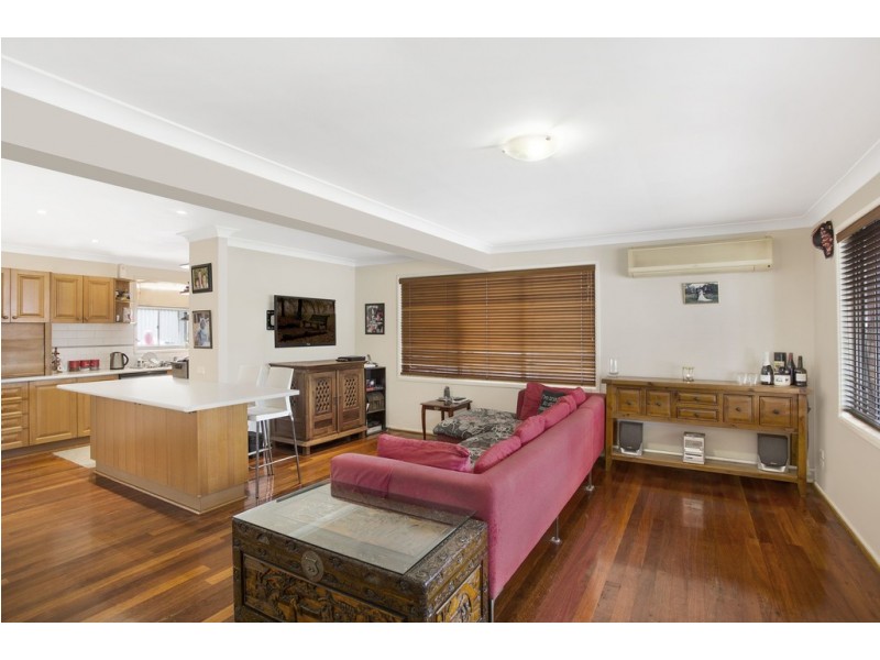 9 Banks Cl, Bateau Bay NSW 2261
