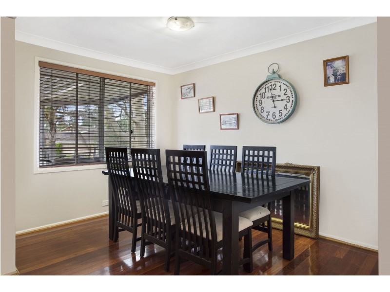 9 Banks Cl, Bateau Bay NSW 2261
