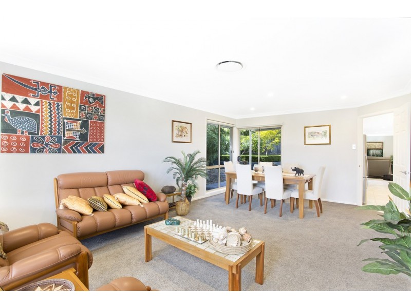 25 Bataan Circuit, Bateau Bay NSW 2261