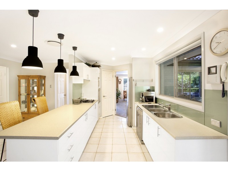 25 Bataan Circuit, Bateau Bay NSW 2261