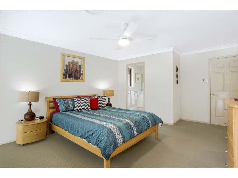 25 Bataan Circuit, Bateau Bay NSW 2261