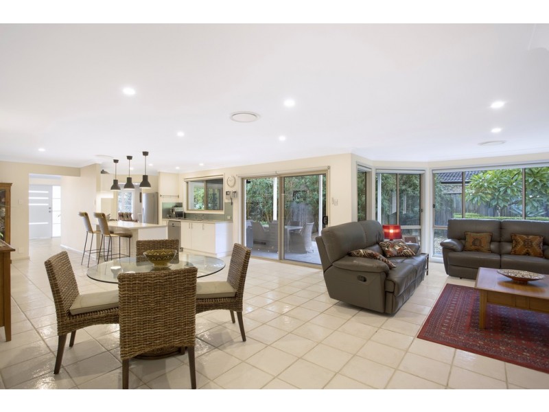 25 Bataan Circuit, Bateau Bay NSW 2261