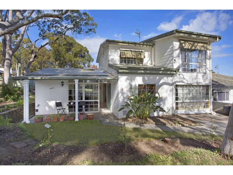 16 Talara Avenue, Bateau Bay NSW 2261