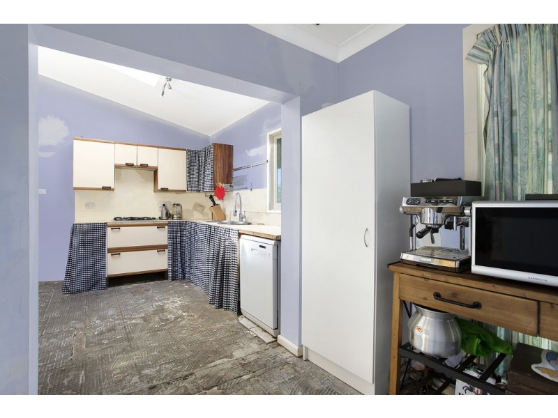 16 Talara Avenue, Bateau Bay NSW 2261