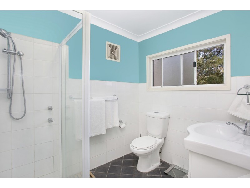 16 Talara Avenue, Bateau Bay NSW 2261