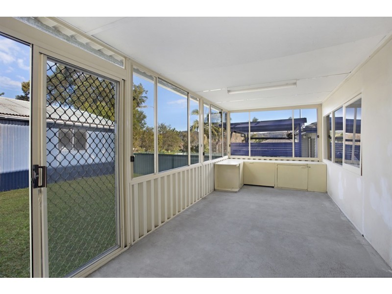 16 Talara Avenue, Bateau Bay NSW 2261