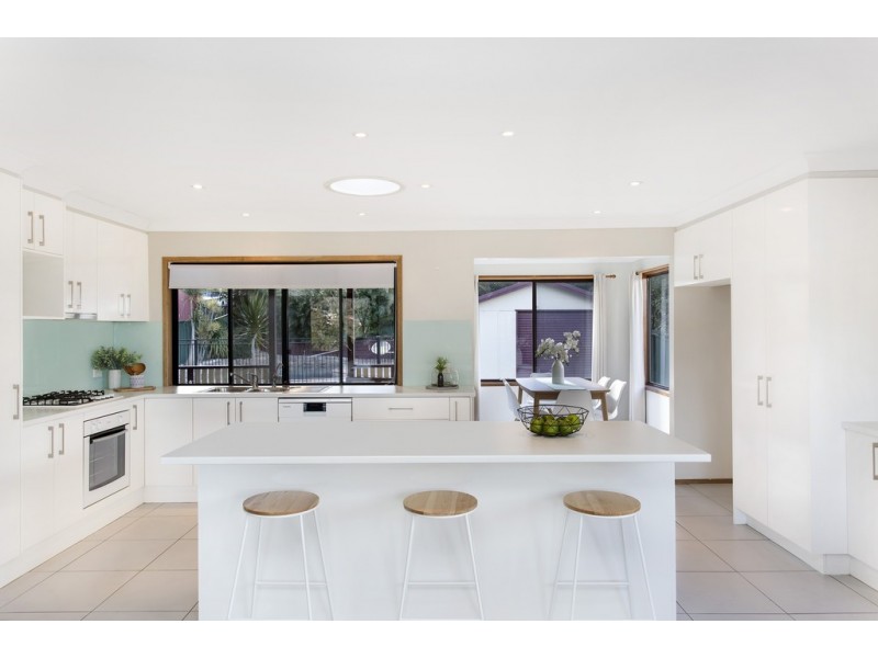 9 Shannon Parade, Berkeley Vale NSW 2261