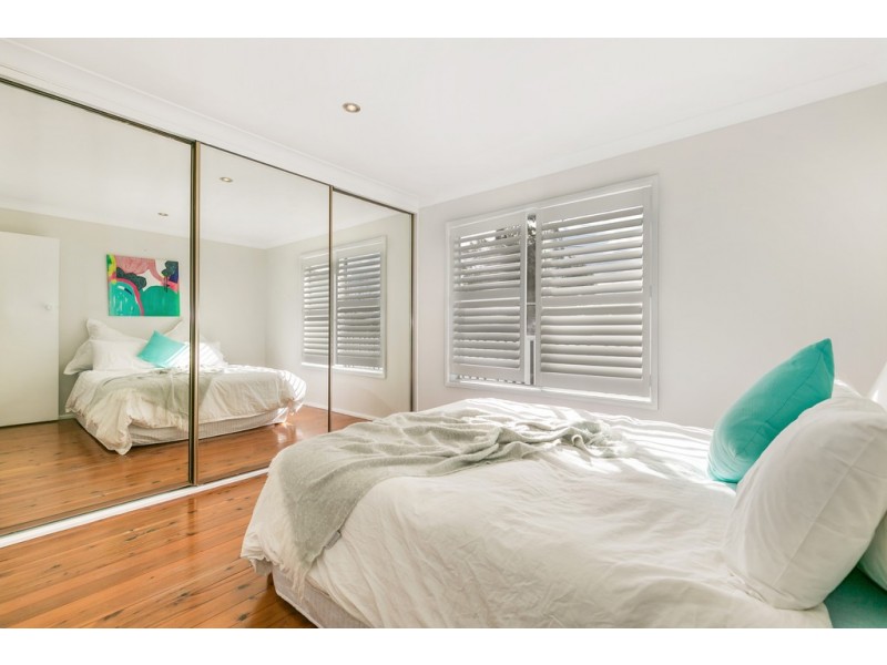 24 Roger Crescent, Berkeley Vale NSW 2261