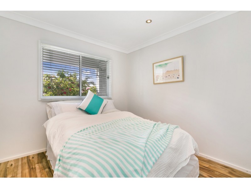 24 Roger Crescent, Berkeley Vale NSW 2261