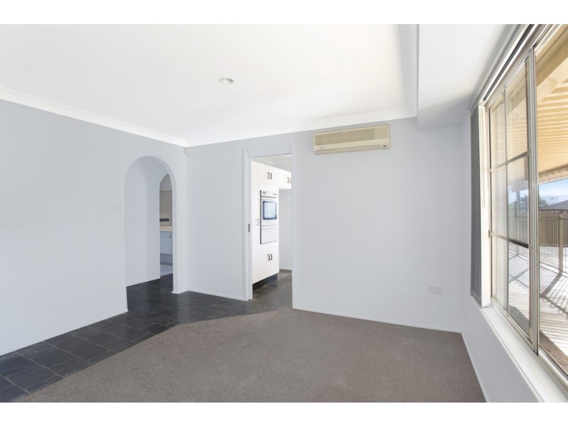 205 Cresthaven Avenue, Bateau Bay NSW 2261