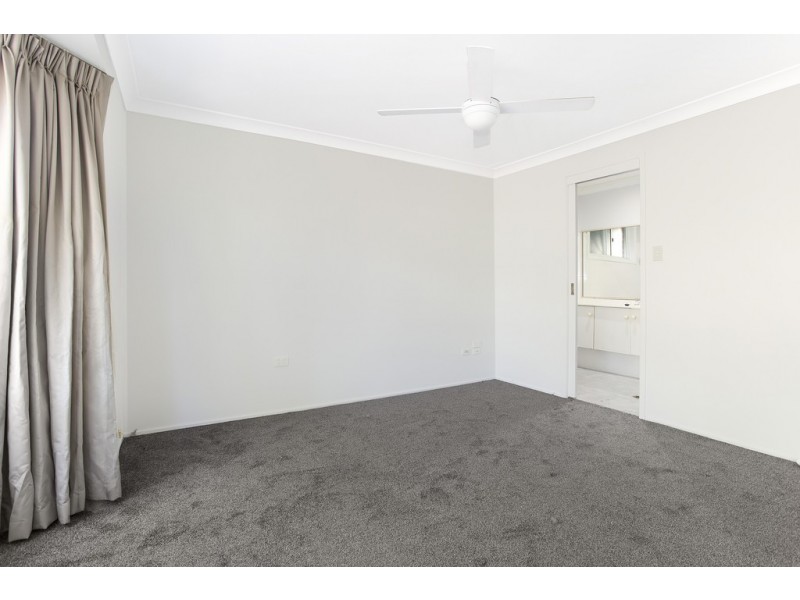 205 Cresthaven Avenue, Bateau Bay NSW 2261