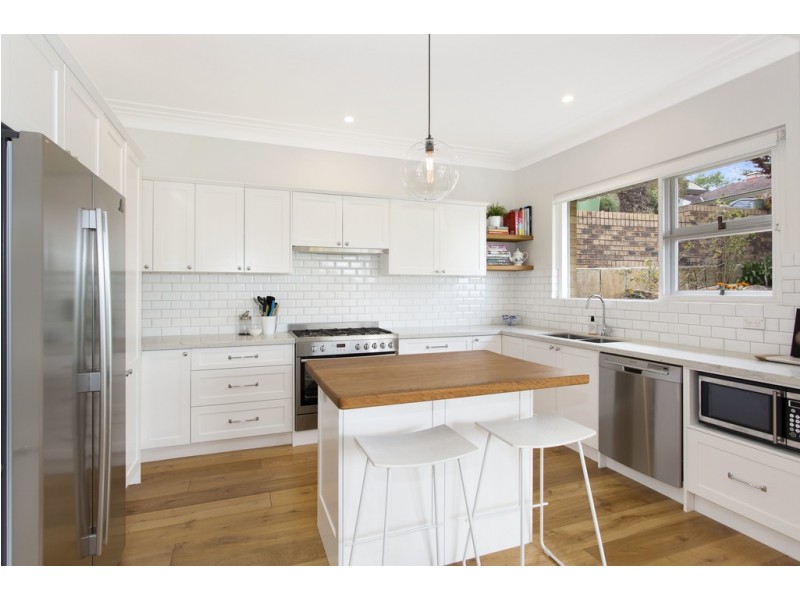 16 Bay View Avenue, East Gosford NSW 2250