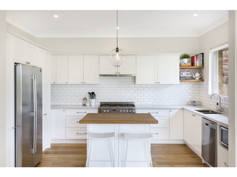 16 Bay View Avenue, East Gosford NSW 2250