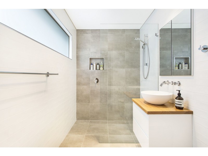 16 Bay View Avenue, East Gosford NSW 2250