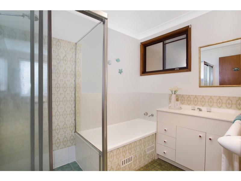 13 Sabrina Avenue, Bateau Bay NSW 2261