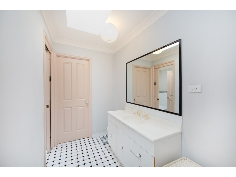 21 Sir Joseph Banks Drive, Bateau Bay NSW 2261