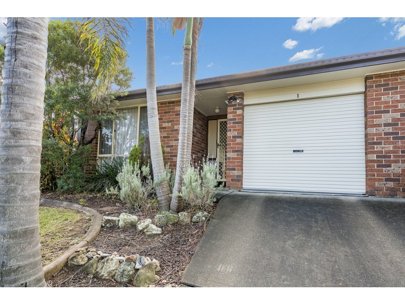 1/4 Bolton Street, Bateau Bay NSW 2261