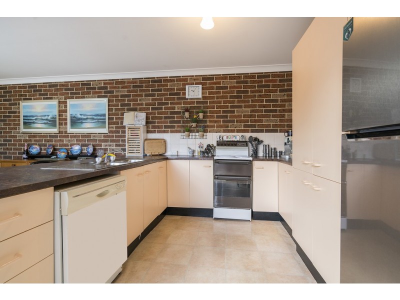 1/4 Bolton Street, Bateau Bay NSW 2261