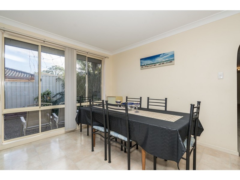 1/4 Bolton Street, Bateau Bay NSW 2261