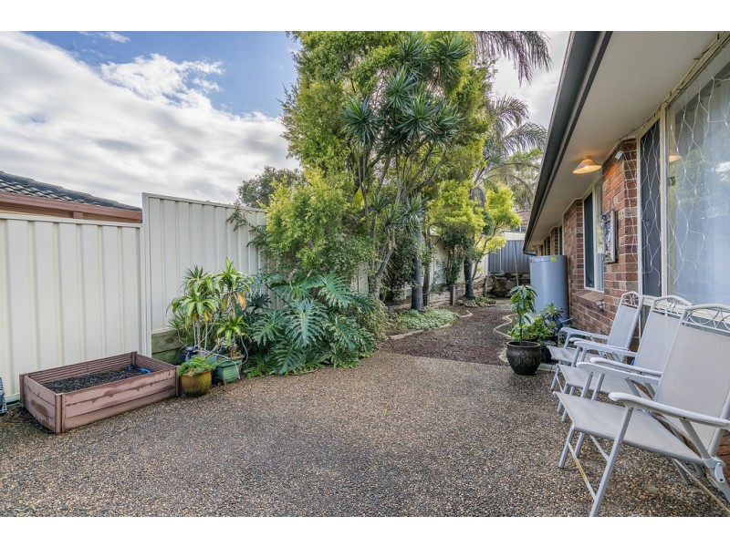 1/4 Bolton Street, Bateau Bay NSW 2261