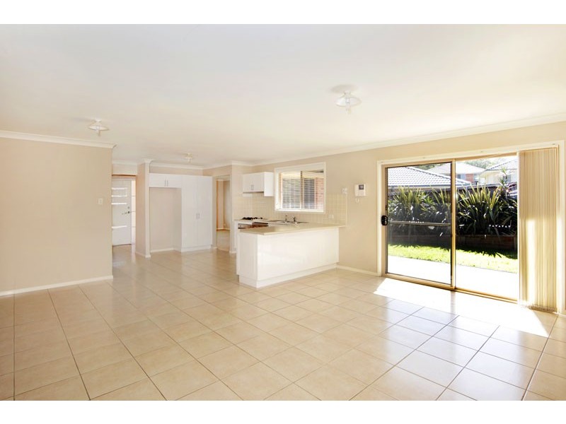 17 Churchill Street, Bateau Bay NSW 2261