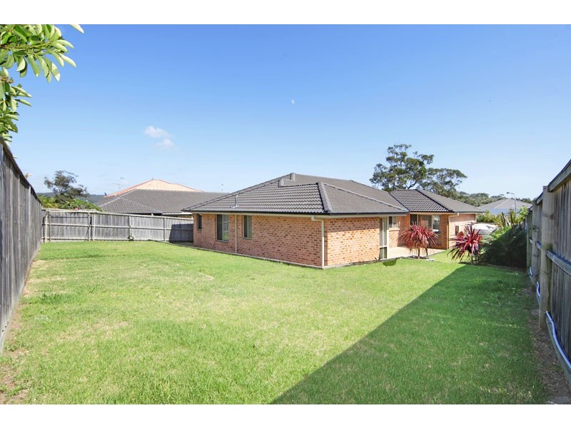 17 Churchill Street, Bateau Bay NSW 2261