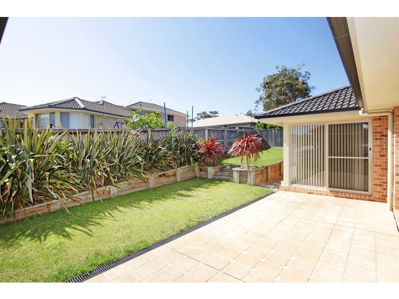 17 Churchill Street, Bateau Bay NSW 2261