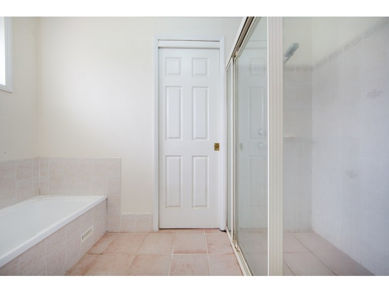 2 Harold Close, Bateau Bay NSW 2261