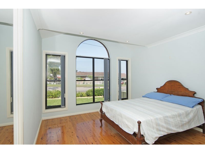 24A Germaine Avenue, Bateau Bay NSW 2261