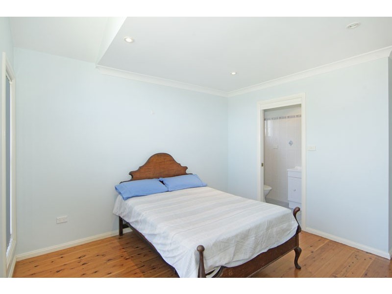 24A Germaine Avenue, Bateau Bay NSW 2261
