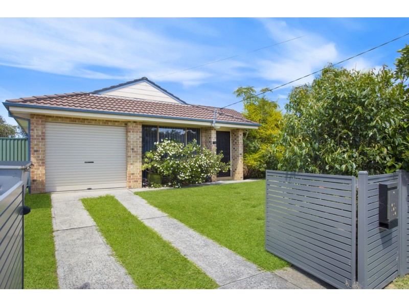 16 Finch Place, Bateau Bay NSW 2261