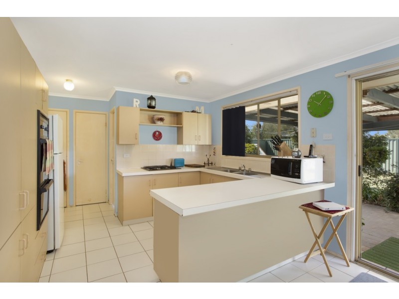 16 Finch Place, Bateau Bay NSW 2261
