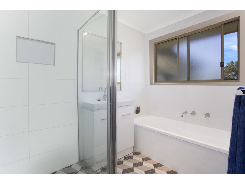 16 Finch Place, Bateau Bay NSW 2261