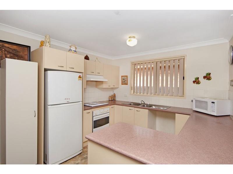 2/257 Cresthaven Avenue, Bateau Bay NSW 2261