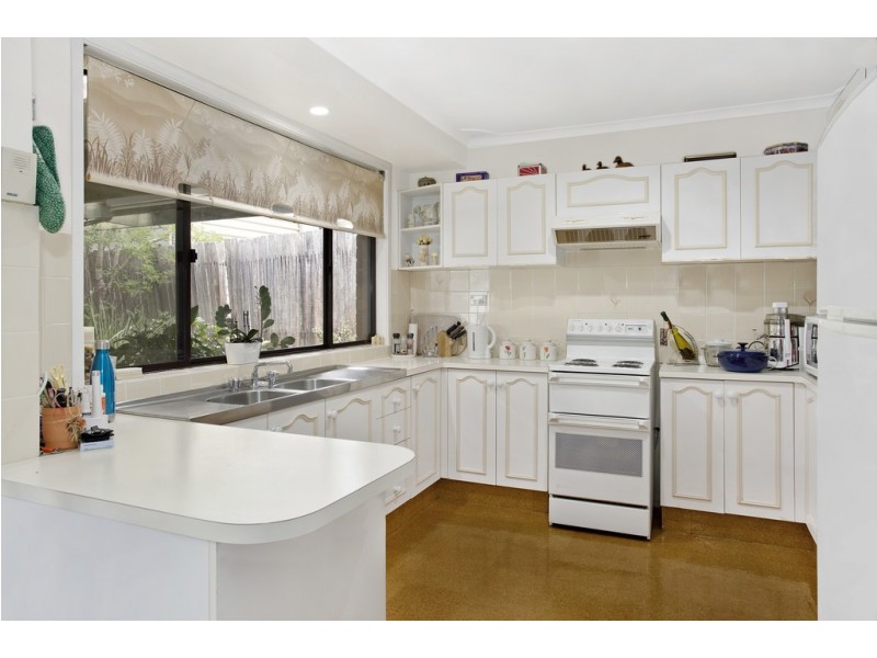 164 Cresthaven Avenue, Bateau Bay NSW 2261