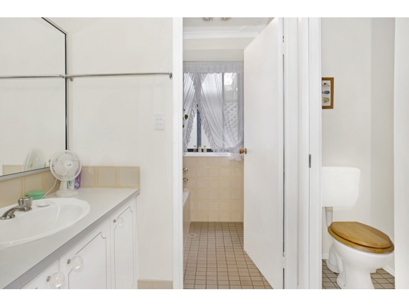 164 Cresthaven Avenue, Bateau Bay NSW 2261