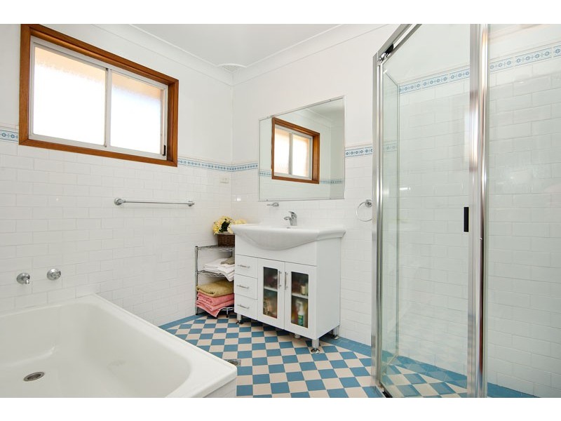 189 Bateau Bay Road, Bateau Bay NSW 2261