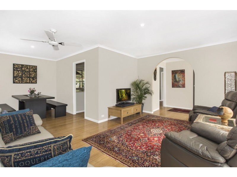 103 Cresthaven Avenue, Bateau Bay NSW 2261