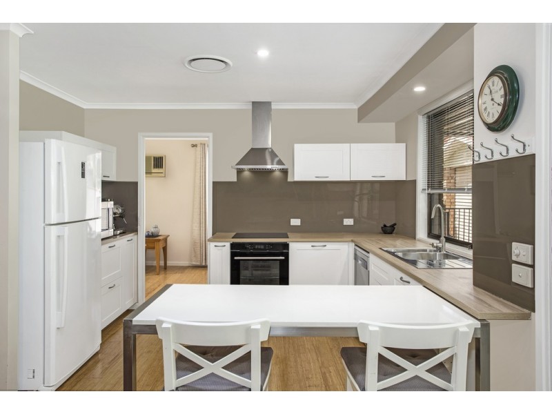 103 Cresthaven Avenue, Bateau Bay NSW 2261