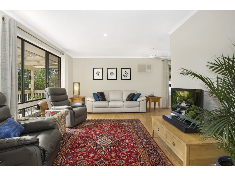 103 Cresthaven Avenue, Bateau Bay NSW 2261